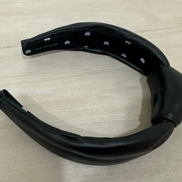 Ripped Lele Sadoughi Black Knotted Headband Priced Accordingly - Picture 5 of 6